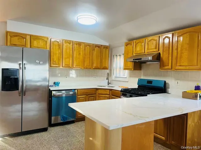 $2,850 | 64-48 Cloverdale Boulevard, Unit 2 | Oakland Gardens