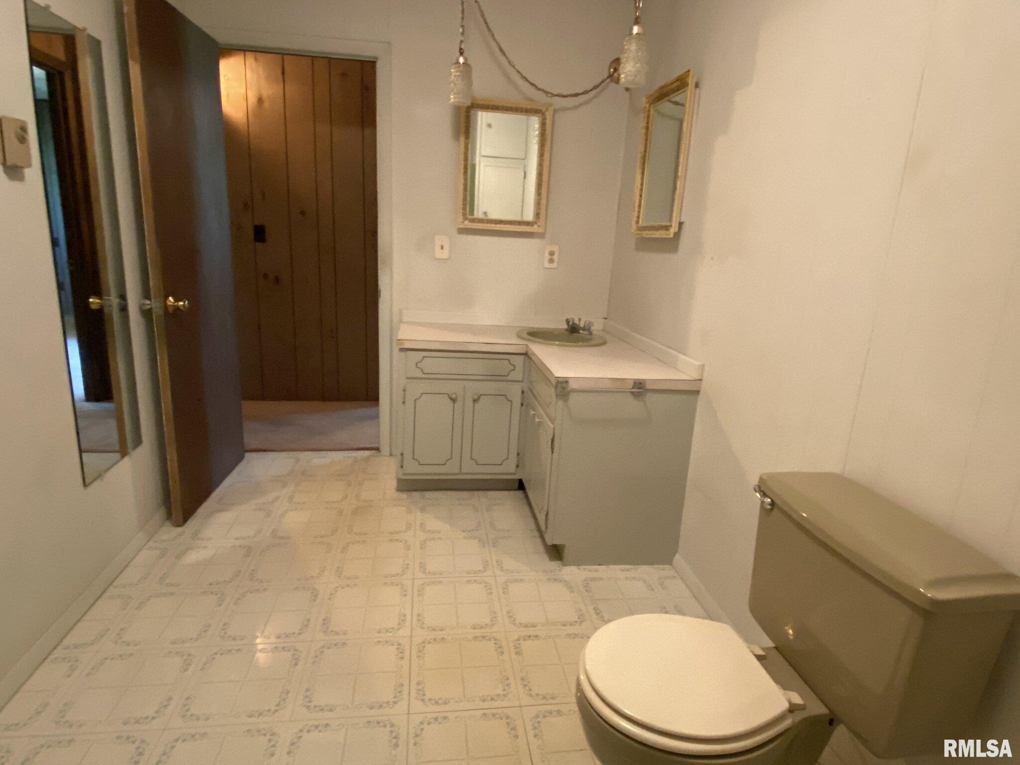 1197 Caprice Road West Frankfort, IL 62896 - Photo 13 of 37 Gallery Image 13