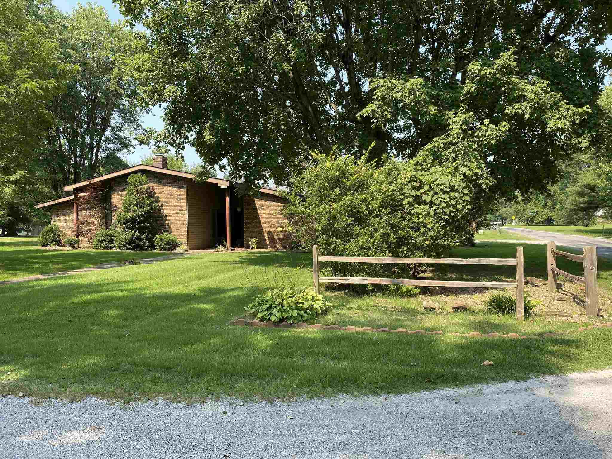 1197 Caprice Road West Frankfort, IL 62896 - Photo 2 of 37 Gallery Image 2