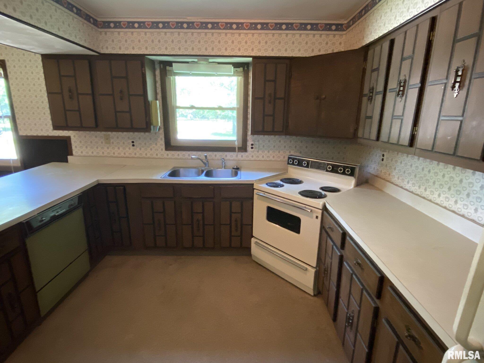 1197 Caprice Road West Frankfort, IL 62896 - Photo 8 of 37 Gallery Image 8