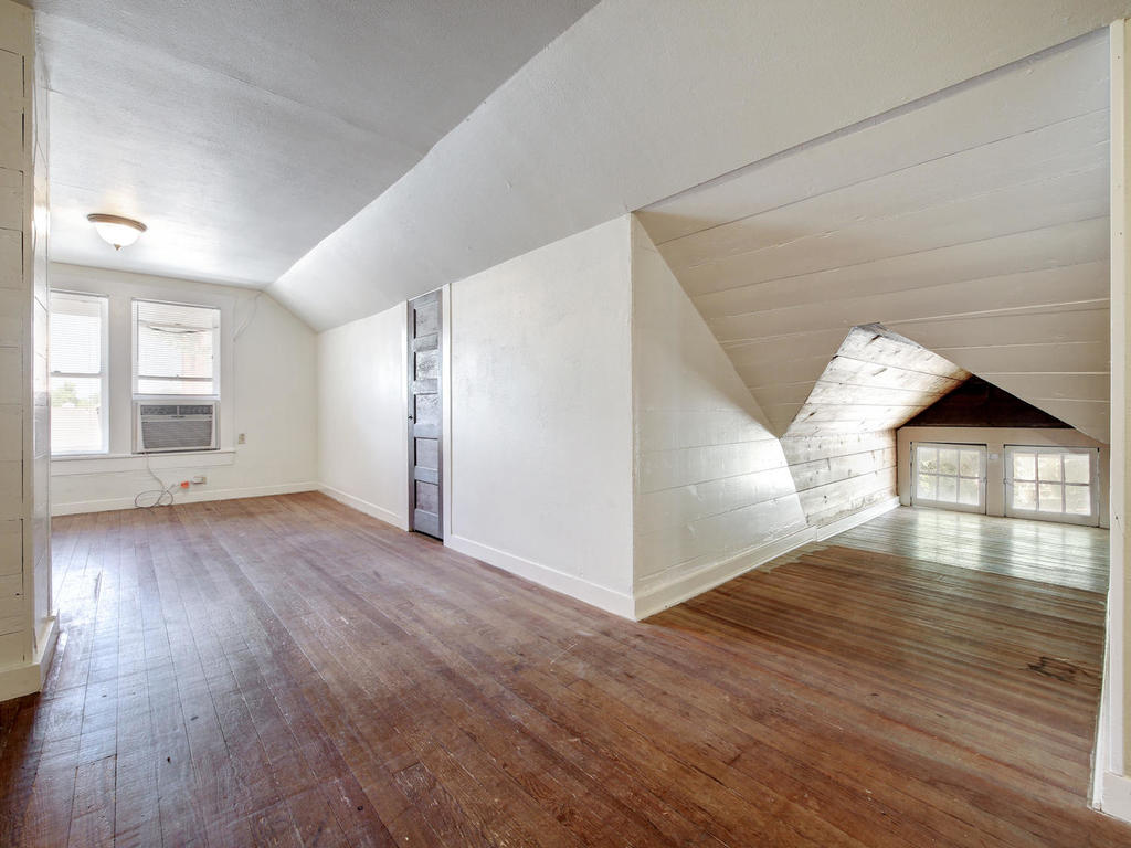 903 Shoal Cliff Court Austin, TX 78705 - Photo 19 of 31 a view of empty room with wooden floor