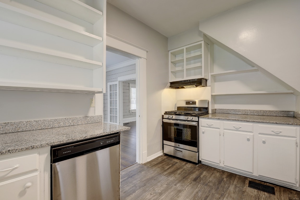 903 Shoal Cliff Court Austin, TX 78705 - Photo 8 of 32 a kitchen with granite countertop a stove and a sink