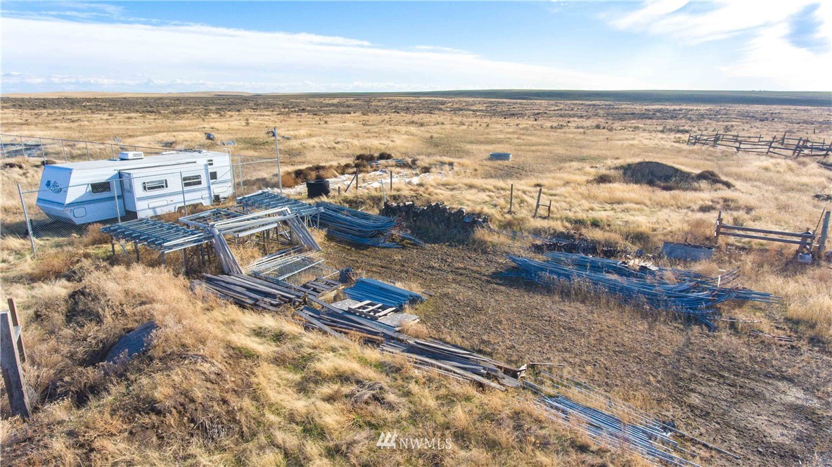 2800 Downs Road North Ritzville, WA 99169 - Photo 22 of 29 a view of an ocean and beach