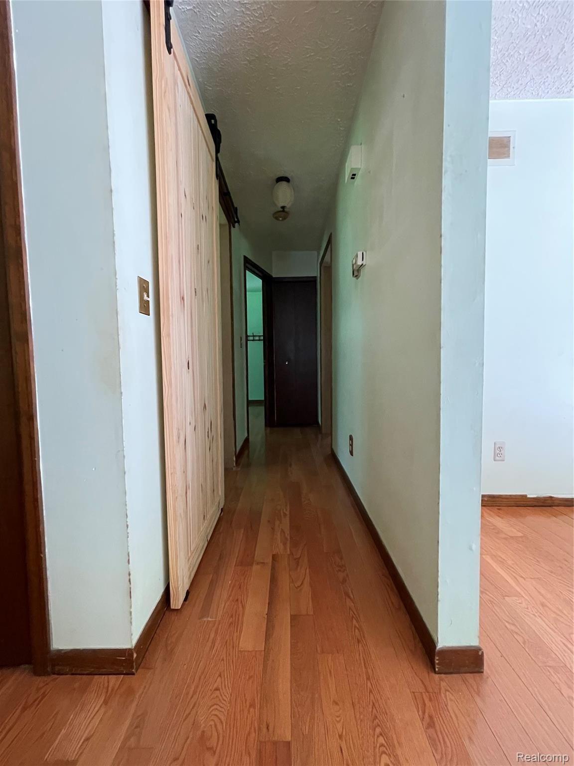 103 South Hughes Road Howell, MI 48843 - Photo 8 of 17 0C1A110A-12DF-452C-80B5-D0AA0ABB8C56.jpeg
