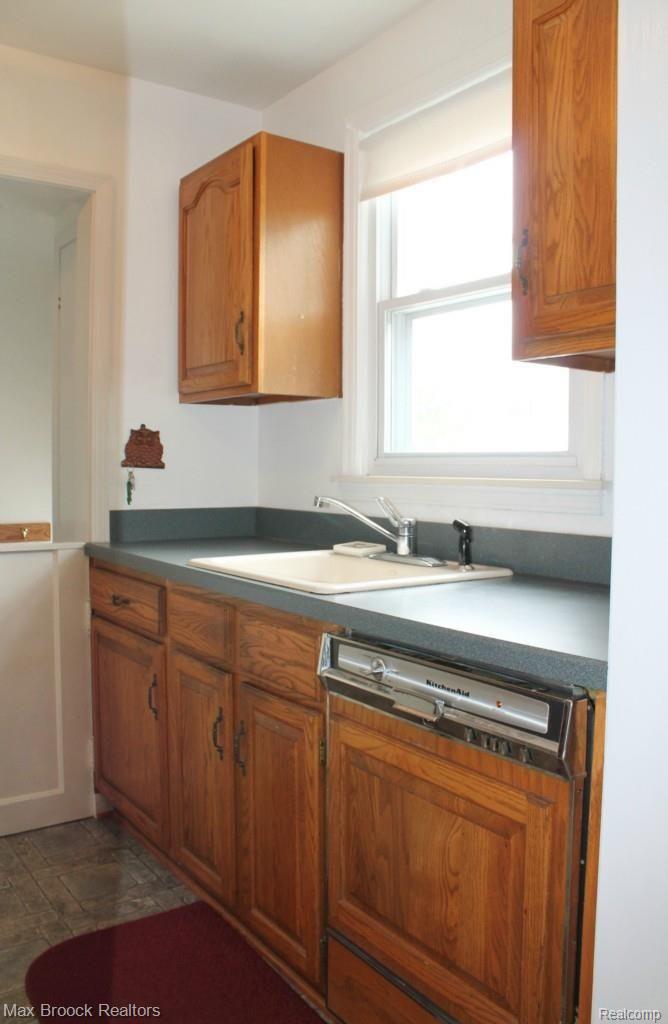 1224 Dorothea Road Berkley, MI 48072 - Photo 9 of 23 IMG_5007.jpg