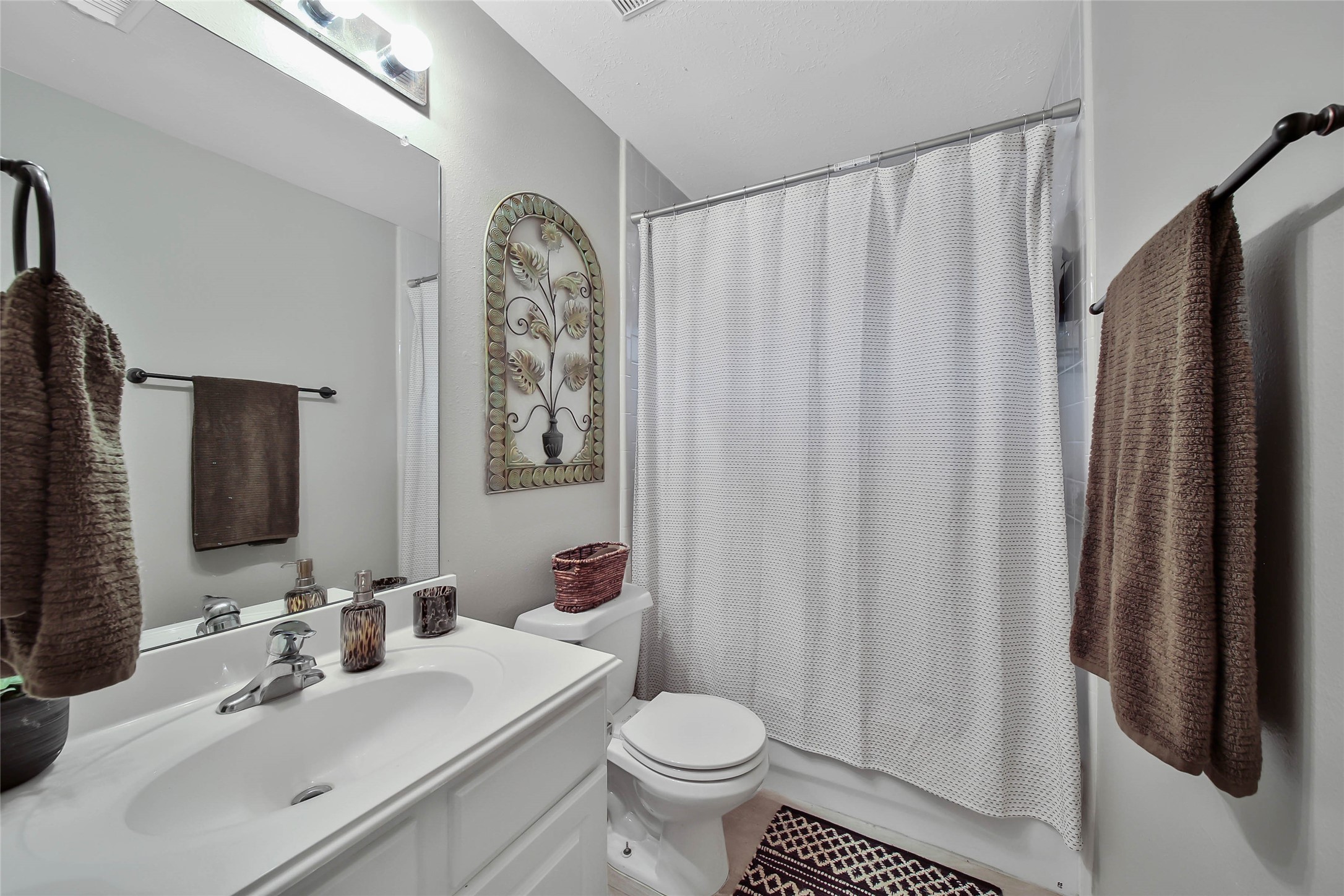 21727 Texian Court Spring, TX 77388 - Photo 32 of 38 Secondary Full Bath