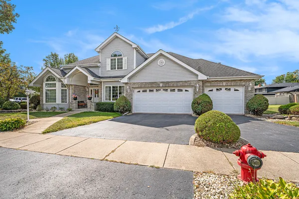 $349,900 | 18358 Willow Lane, Lansing, IL 60438