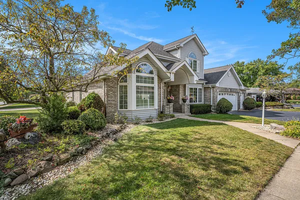 $349,900 | 18358 Willow Lane, Lansing, IL 60438