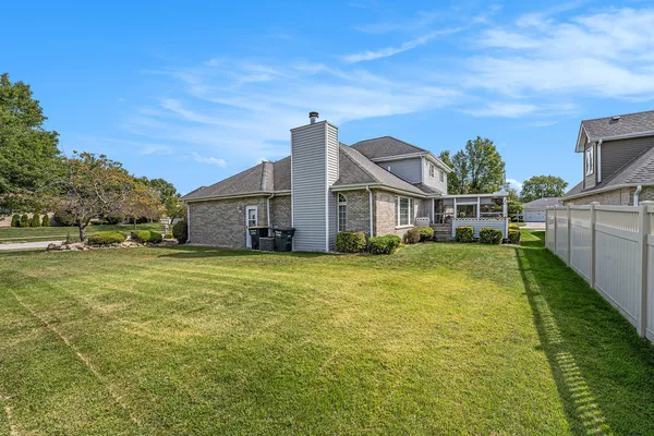 $349,900 | 18358 Willow Lane, Lansing, IL 60438