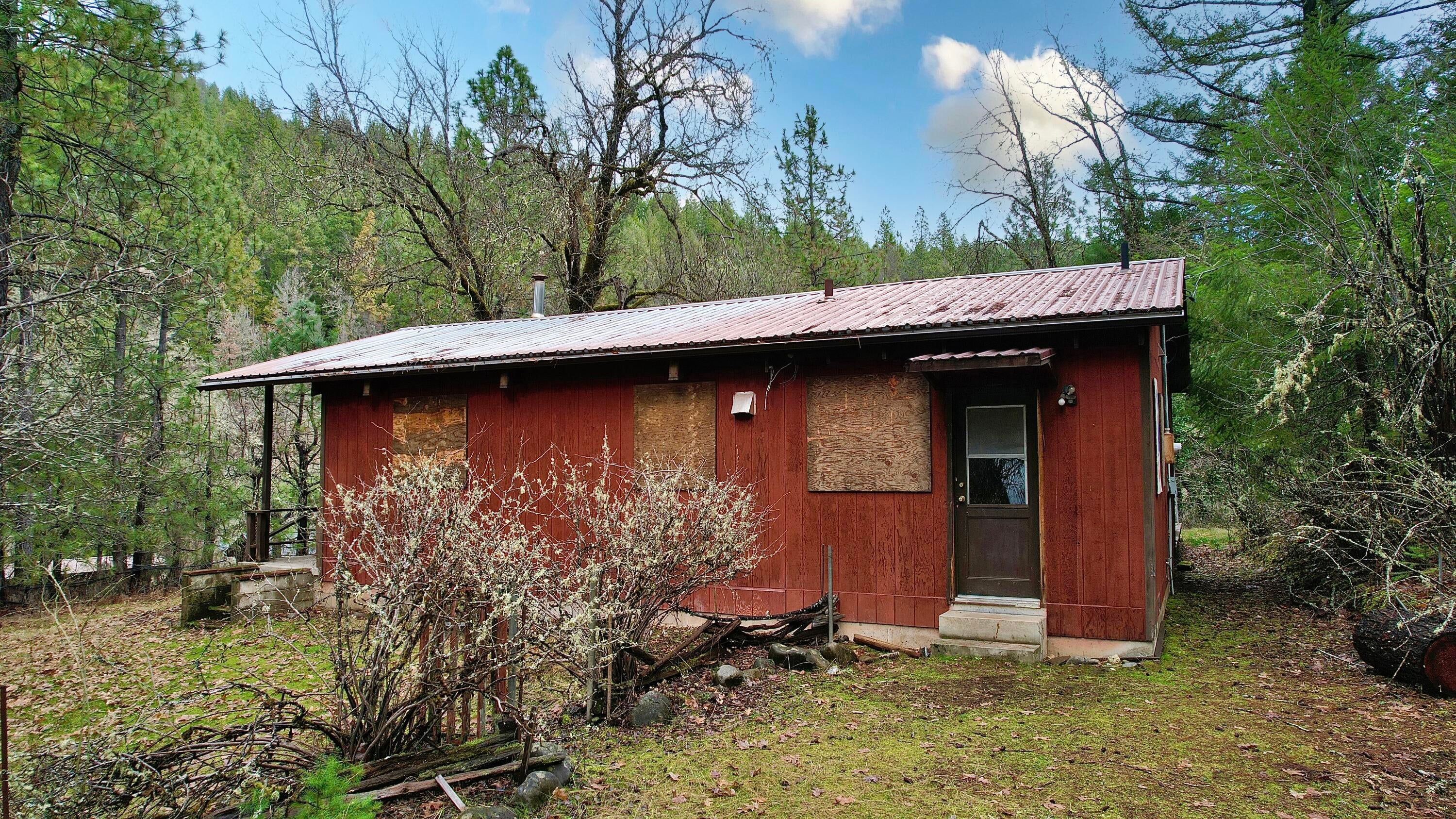 283 West Fork Trail Creek Road Trail, OR 97541 - Photo 13 of 15 Side of house
