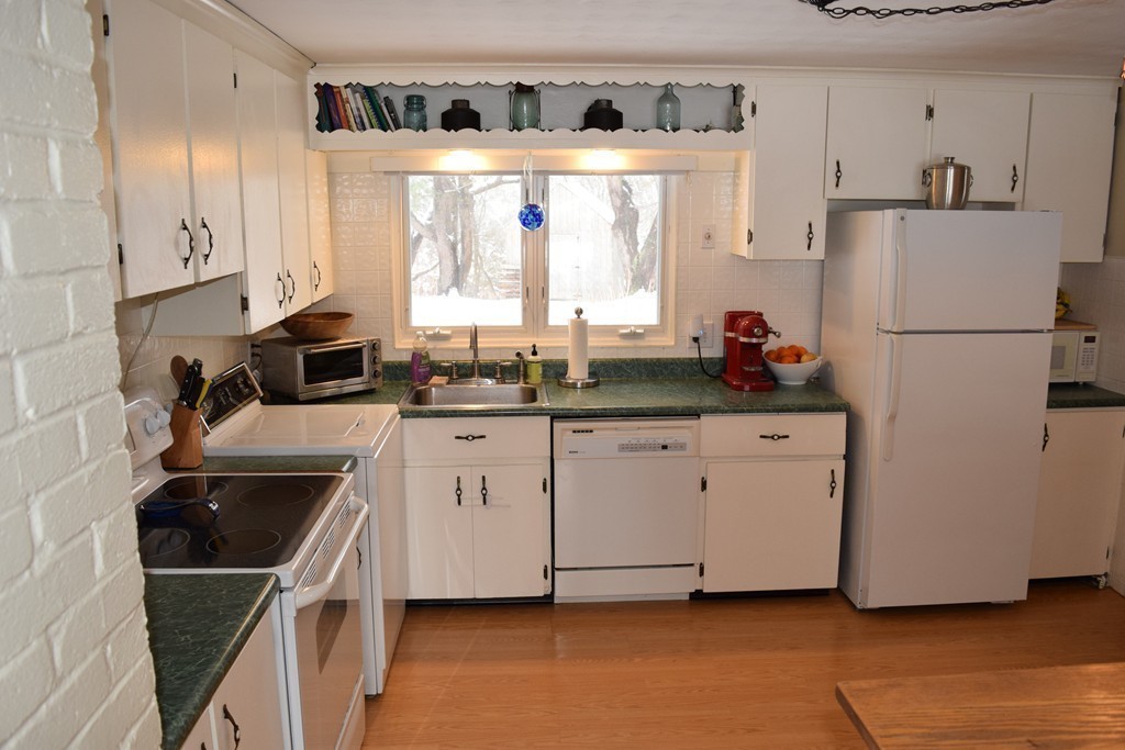 18 Temi Road Beverly, MA 01915 - Photo 3 of 14