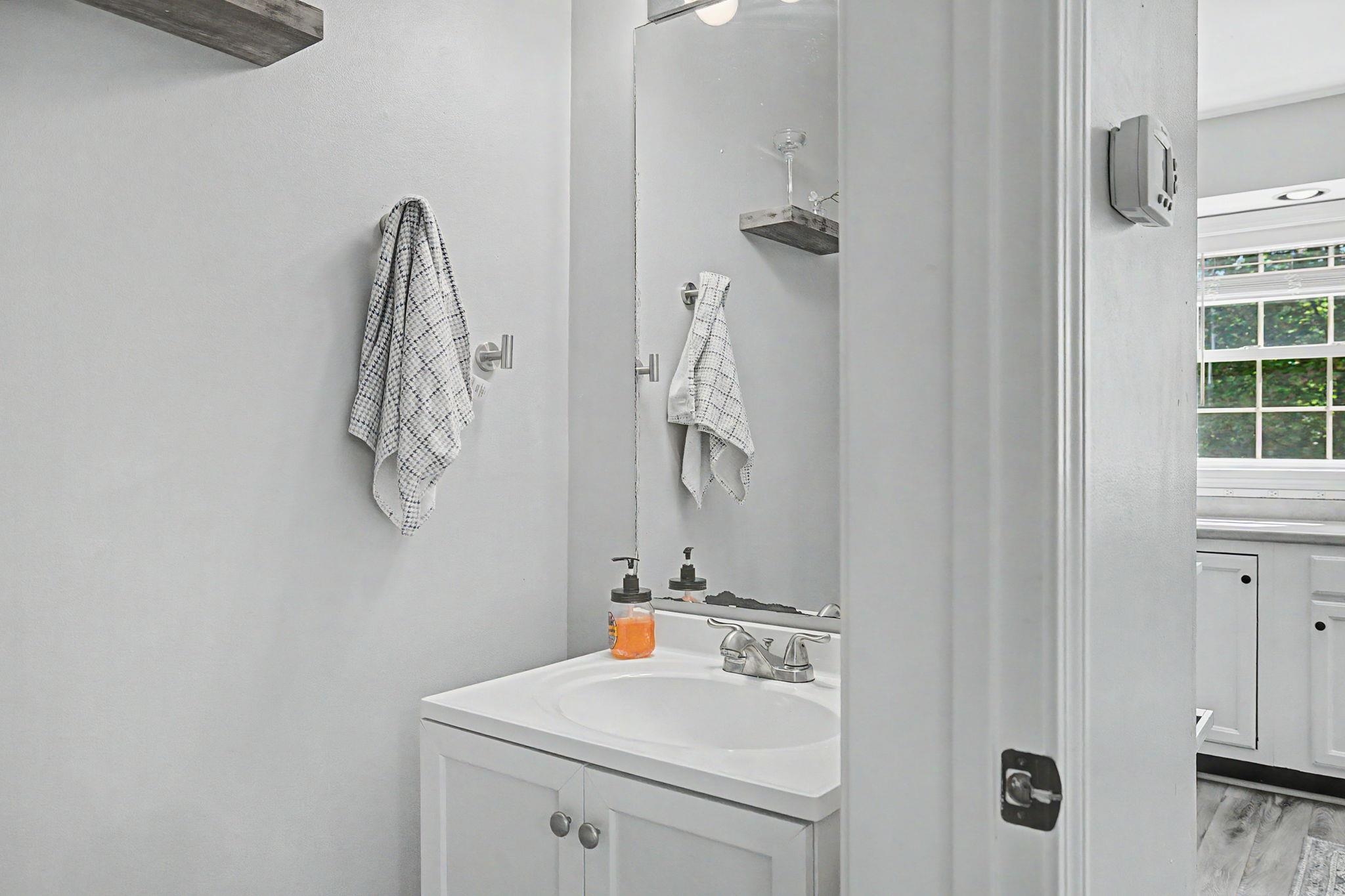 1029 South Mammoth Road, Unit 15 Manchester, NH 03109 - Photo 11 of 37