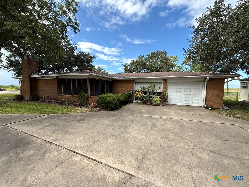 2834 Highway 238 Port Lavaca, TX 77979 - Photo 4 of 45 a front view of house with a garden