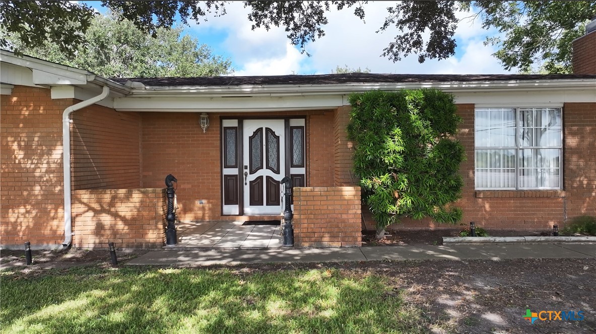 2834 Highway 238 Port Lavaca, TX 77979 - Photo 7 of 45 a front view of a house with garden