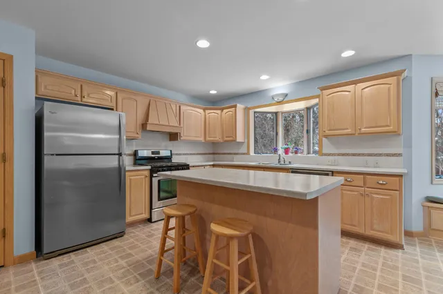 $464,900 | 3034 East Fallcreek Lane, Appleton, WI 54913