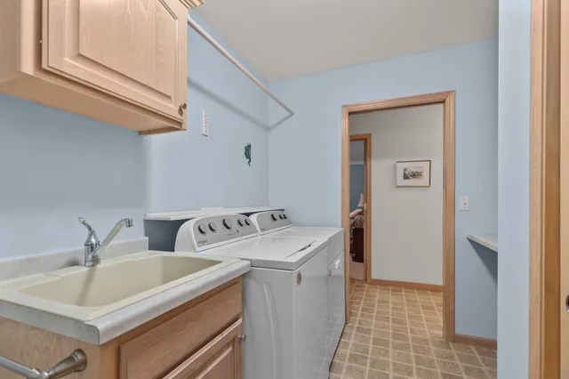 $464,900 | 3034 East Fallcreek Lane, Appleton, WI 54913