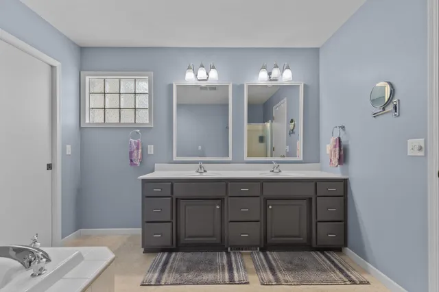 $464,900 | 3034 East Fallcreek Lane, Appleton, WI 54913