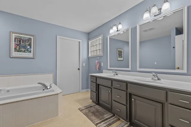 $464,900 | 3034 East Fallcreek Lane, Appleton, WI 54913