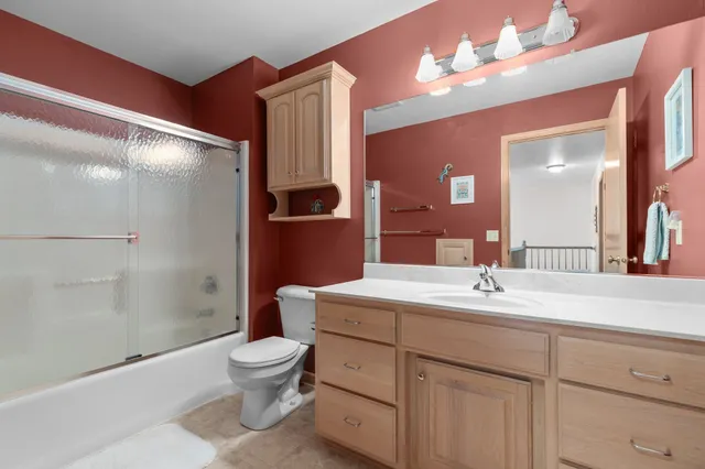 $464,900 | 3034 East Fallcreek Lane, Appleton, WI 54913