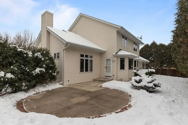 $464,900 | 3034 East Fallcreek Lane, Appleton, WI 54913