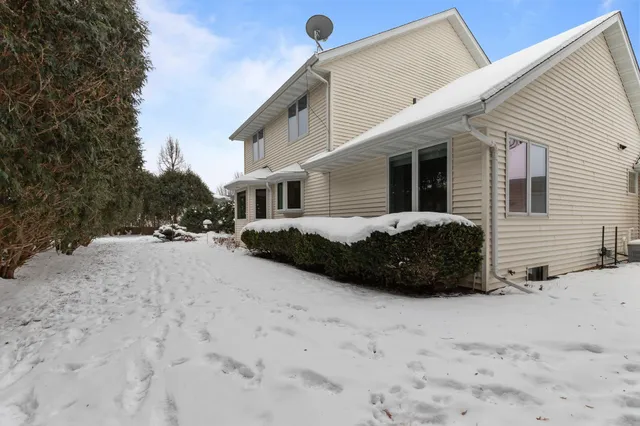 $464,900 | 3034 East Fallcreek Lane, Appleton, WI 54913