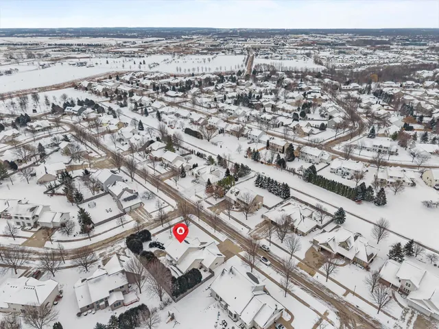 $464,900 | 3034 East Fallcreek Lane, Appleton, WI 54913