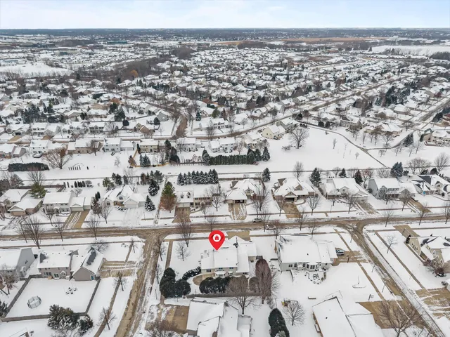 $464,900 | 3034 East Fallcreek Lane, Appleton, WI 54913