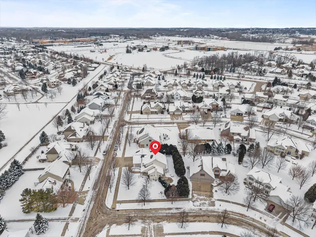 $464,900 | 3034 East Fallcreek Lane, Appleton, WI 54913