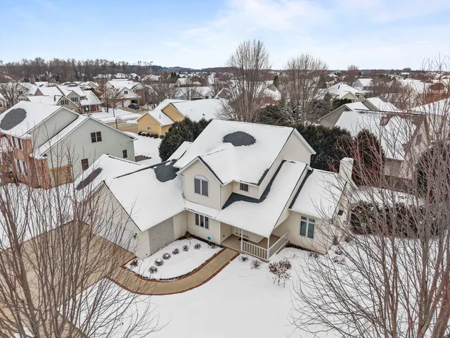 $464,900 | 3034 East Fallcreek Lane, Appleton, WI 54913