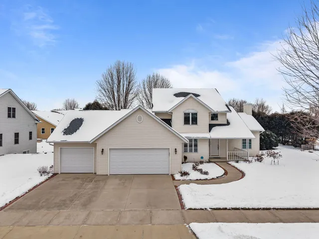 $464,900 | 3034 East Fallcreek Lane, Appleton, WI 54913