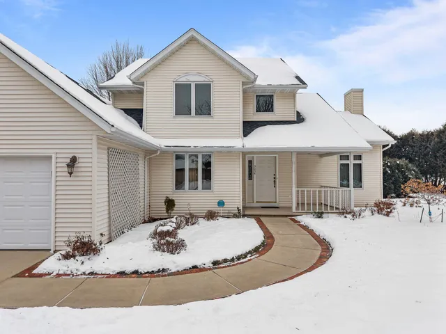 $464,900 | 3034 East Fallcreek Lane, Appleton, WI 54913