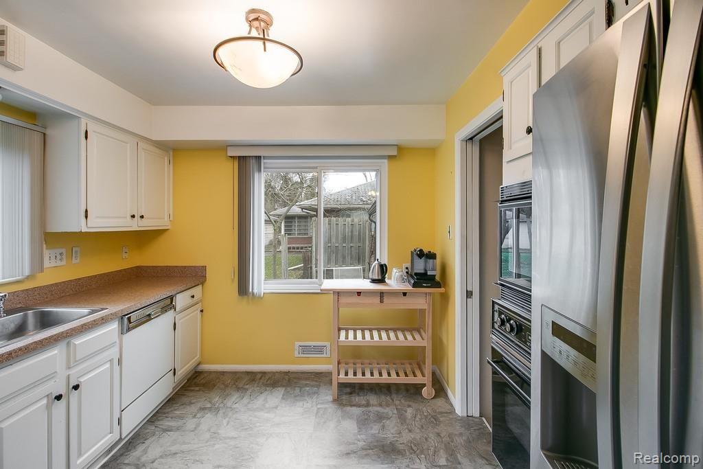 17355 West 14 Mile Road Beverly Hills, MI 48025 - Photo 10 of 25