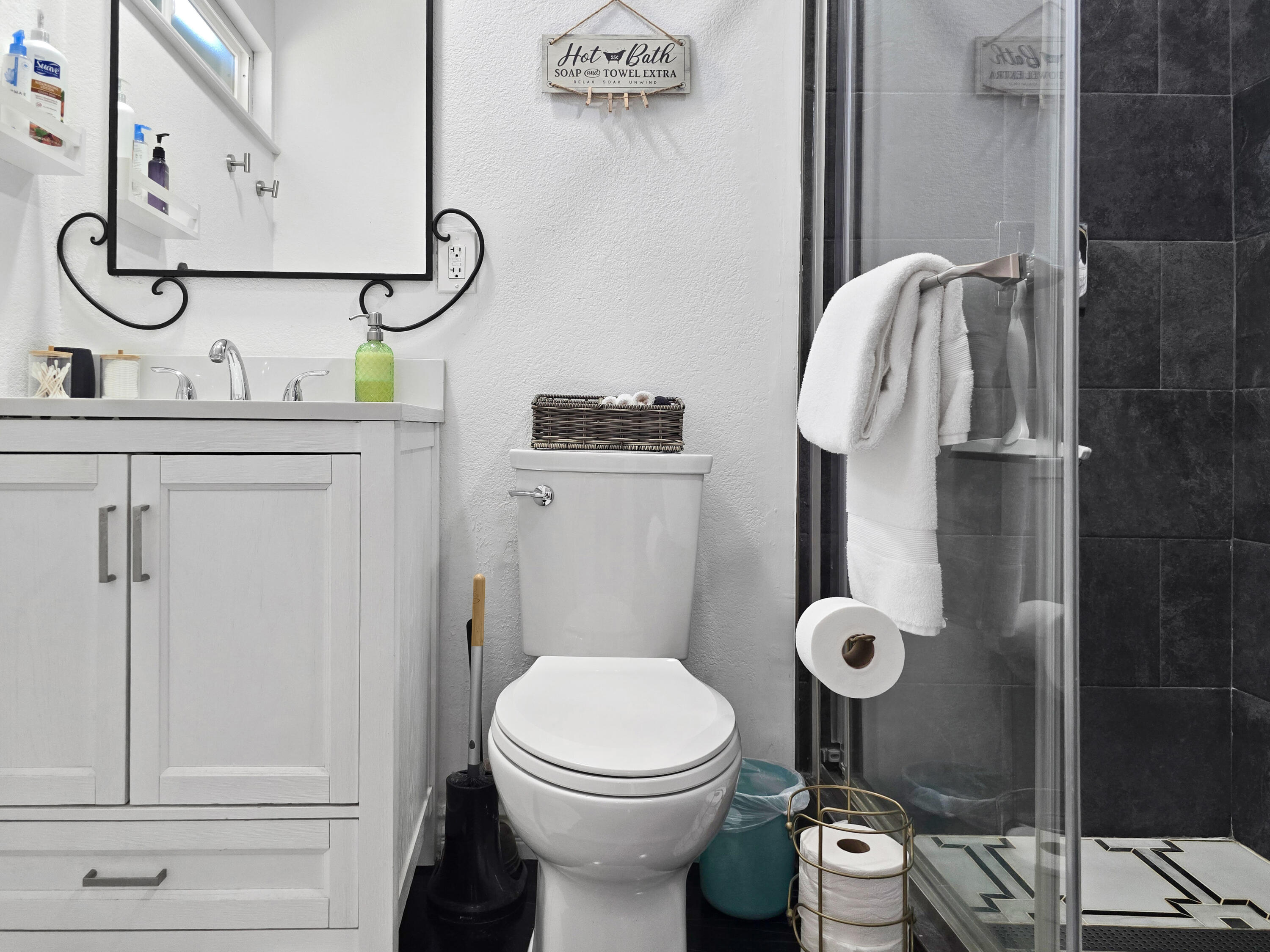 61538 El Reposo Street Joshua Tree, CA 92252 - Photo 17 of 28 Bathroom #2