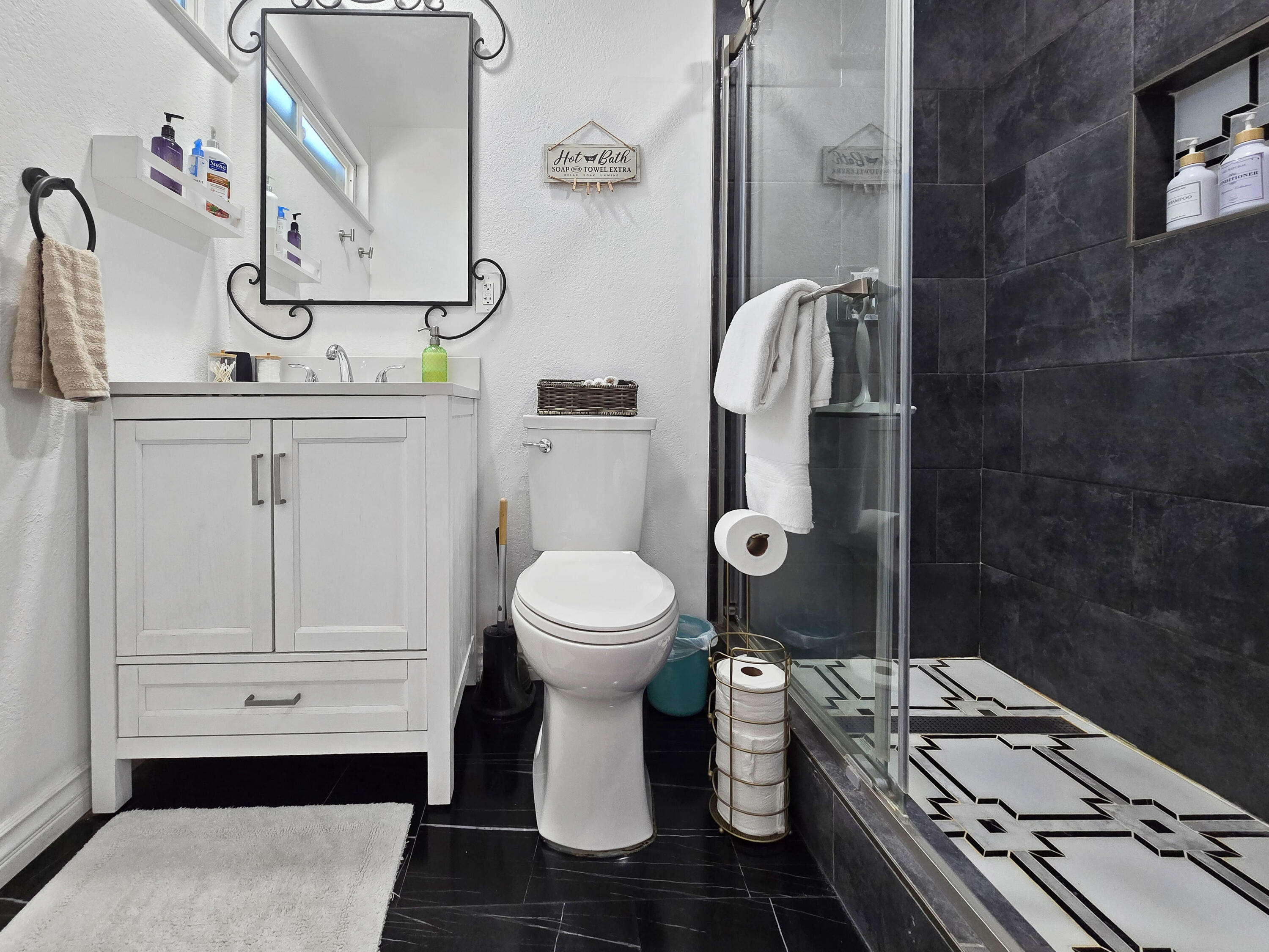 61538 El Reposo Street Joshua Tree, CA 92252 - Photo 18 of 28 Bathroom #2