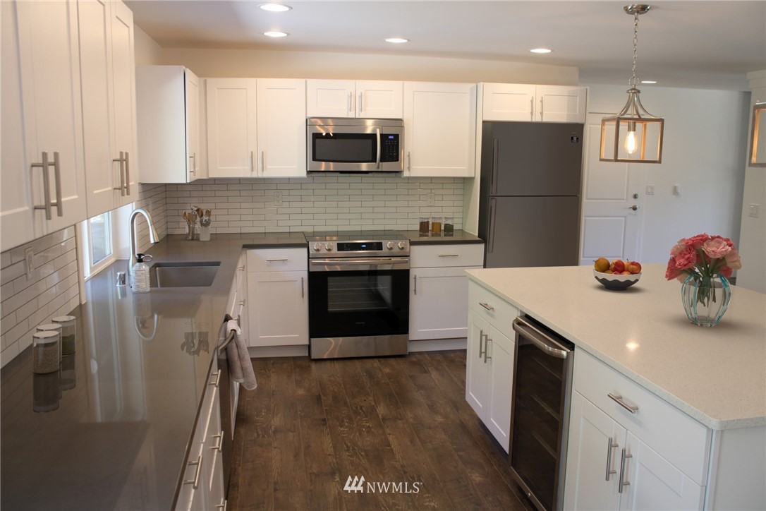 103 Eadon Road Toledo, WA 98591 - Photo 11 of 26 a kitchen with a sink a refrigerator and a stove