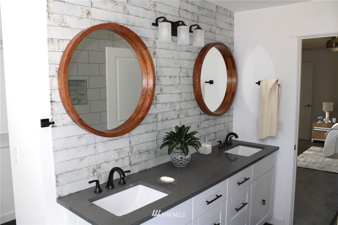 103 Eadon Road Toledo, WA 98591 - Photo 13 of 26 a bathroom with a sink and a mirror