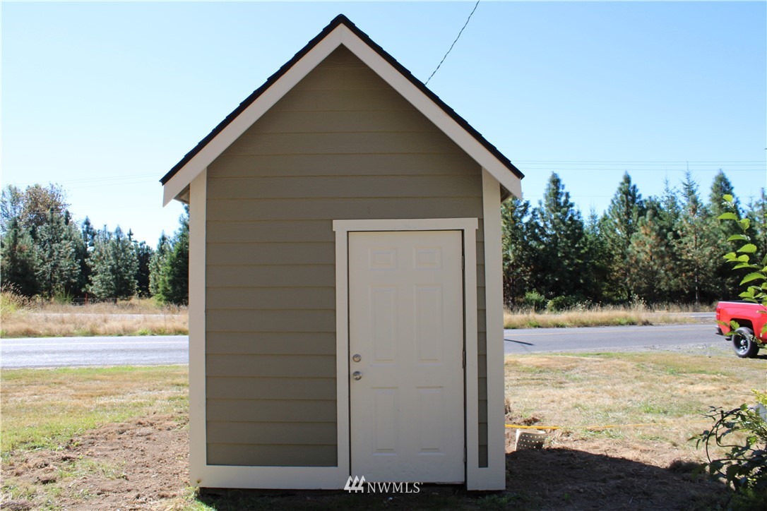 103 Eadon Road Toledo, WA 98591 - Photo 24 of 26 a view of a small space near a lake
