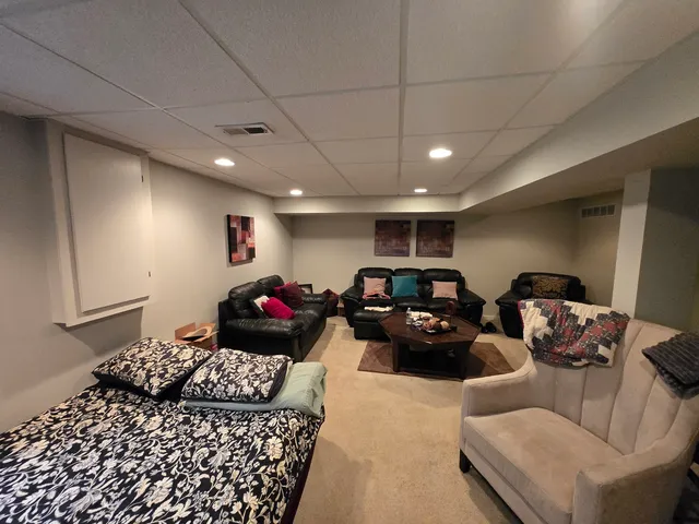 $390,000 | 494 Vaughn Circle, Aurora, IL 60502