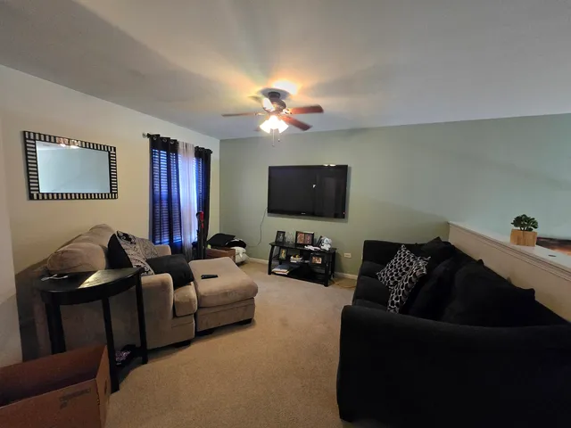 $390,000 | 494 Vaughn Circle, Aurora, IL 60502