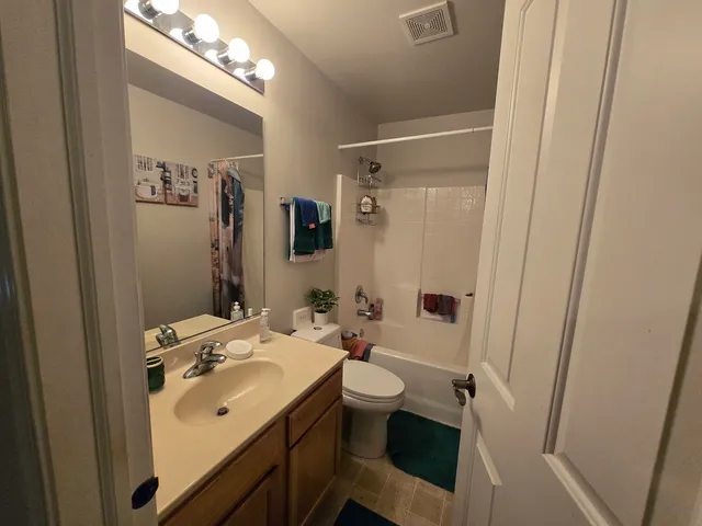 $390,000 | 494 Vaughn Circle, Aurora, IL 60502