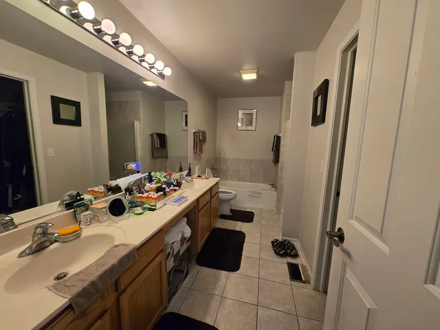 $390,000 | 494 Vaughn Circle, Aurora, IL 60502