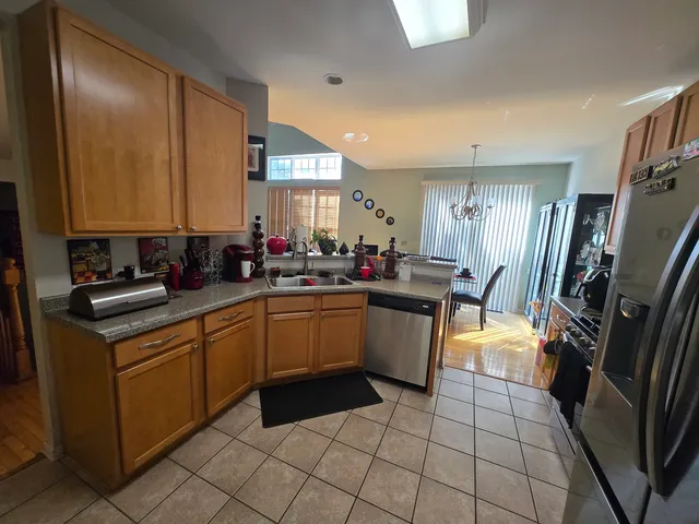 $390,000 | 494 Vaughn Circle, Aurora, IL 60502
