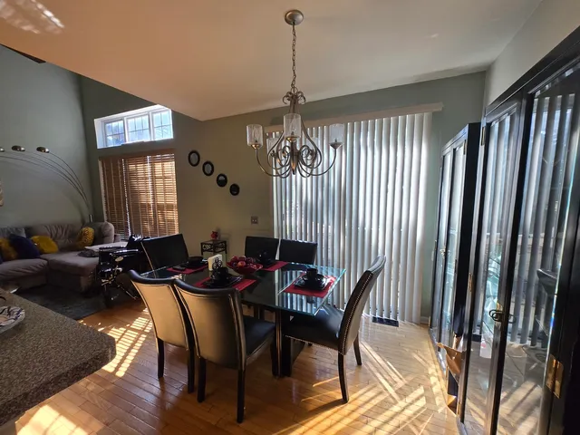 $390,000 | 494 Vaughn Circle, Aurora, IL 60502