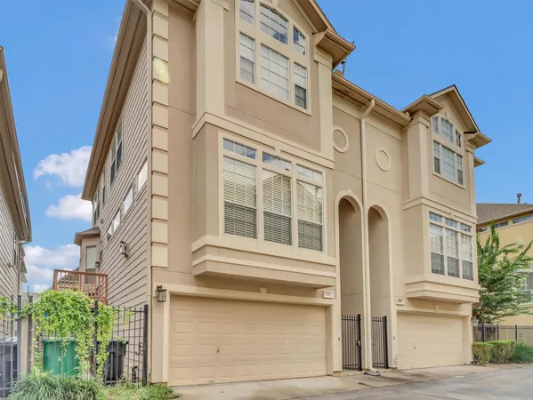 $3,050 | 5320 Blossom Street, Houston, TX 77007
