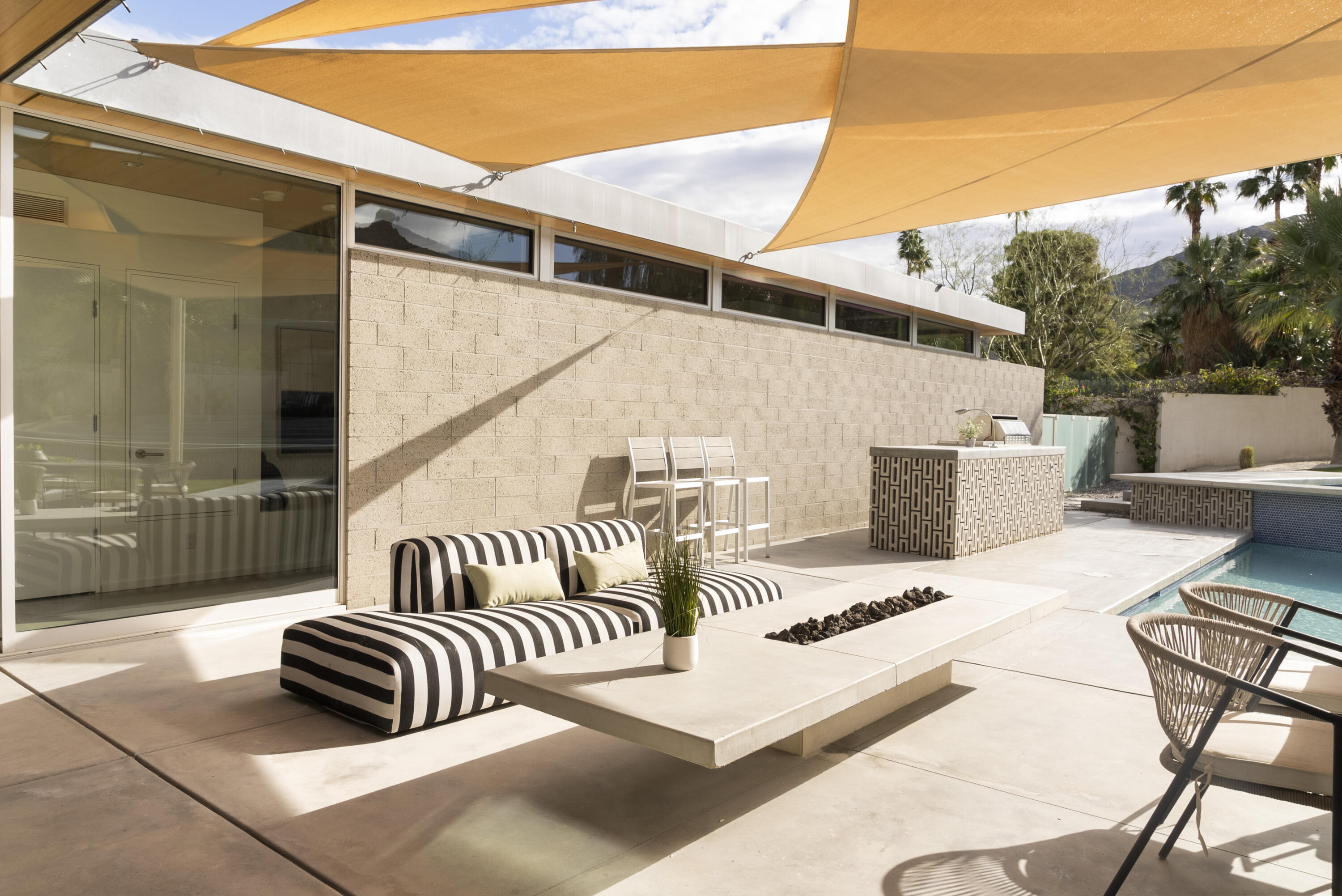 42055 Indian Trail Rancho Mirage, CA 92270 - Photo 14 of 44 42055IndianTrl,RanchoMirage2232