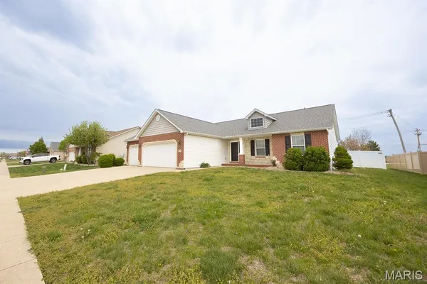 $440,000 | 908 Indian Prairie Drive, Mascoutah, IL 62258