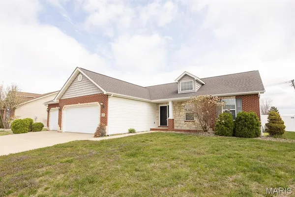 $440,000 | 908 Indian Prairie Drive, Mascoutah, IL 62258