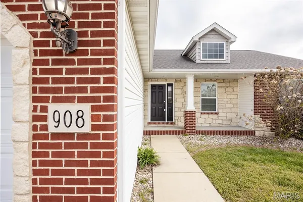 $440,000 | 908 Indian Prairie Drive, Mascoutah, IL 62258