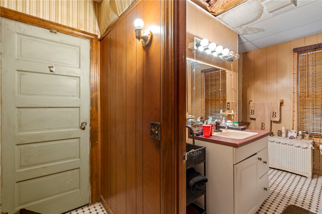 28 Rochambeau Avenue Providence, RI 02906 - Photo 8 of 27 1st floor bathroom