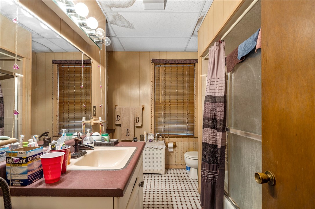 28 Rochambeau Avenue Providence, RI 02906 - Photo 9 of 27 1st floor bathroom
